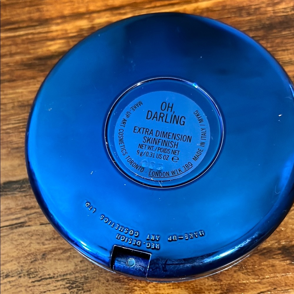 MAC Highlighter with Blue Compact - Picture 2 of 4